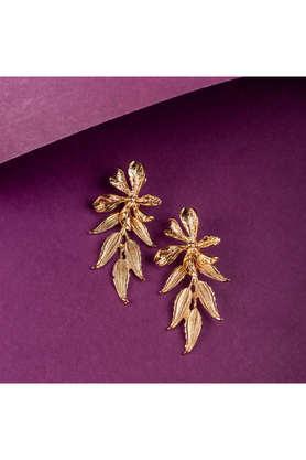 western style flower shaped earrings for girls and women who wish to make a style statement