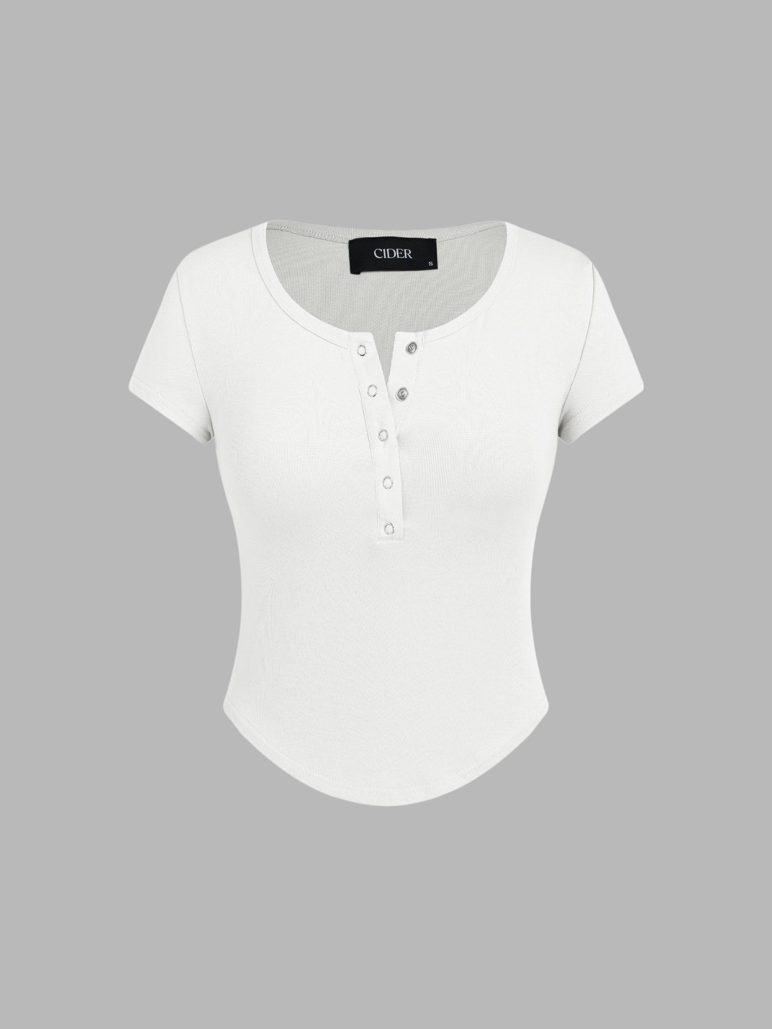 white buckle round neck short sleeve t-shirt