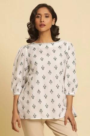 white printed top wit lace and puffed sleeves