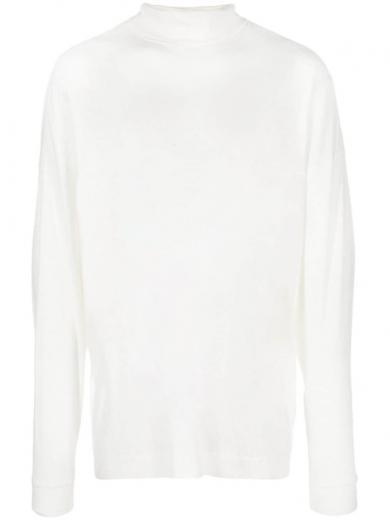 white roll nech t-shirt