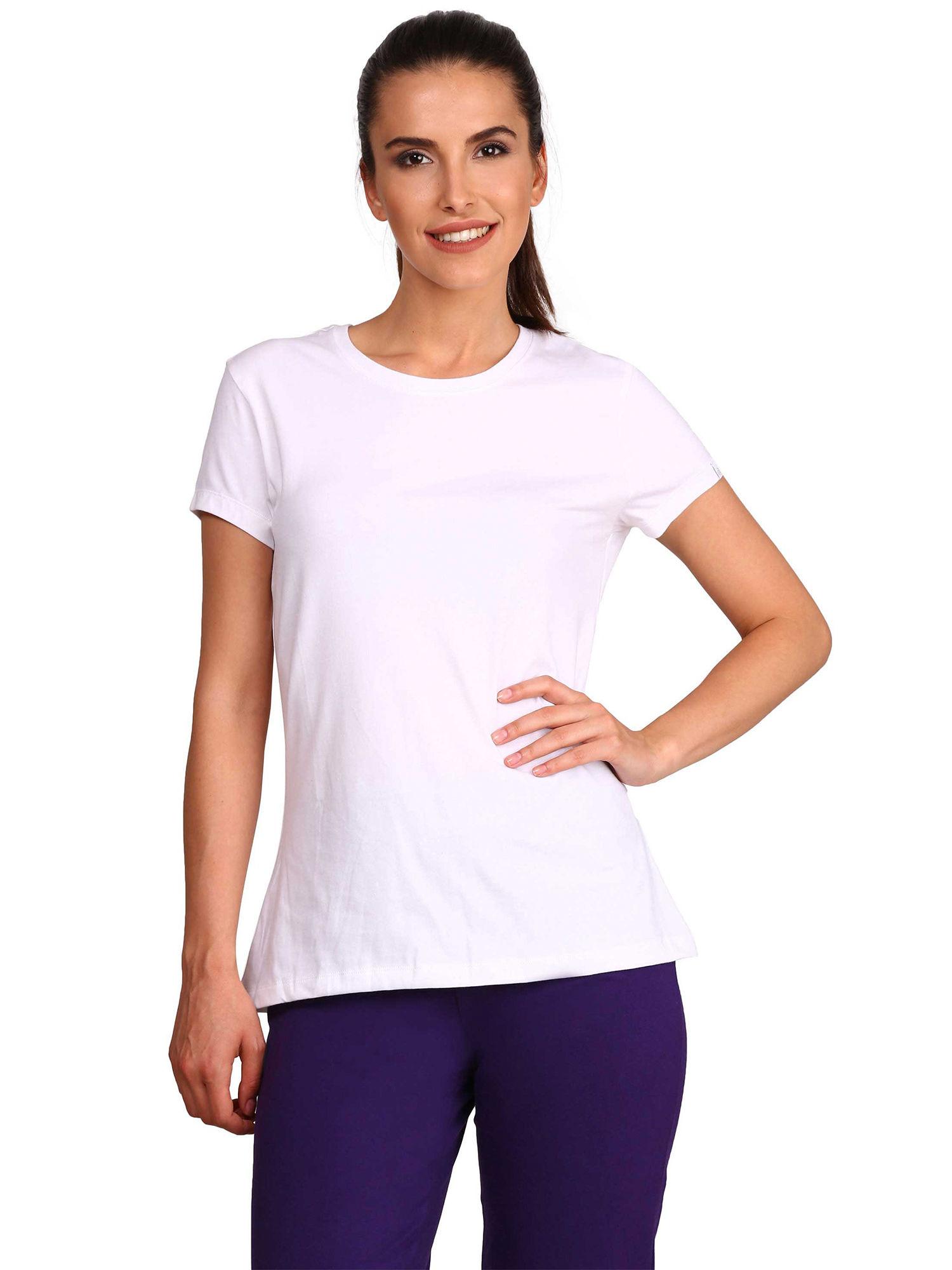 white round neck t-shirt