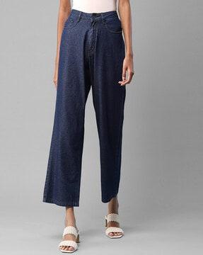 wide-legged cropped pants