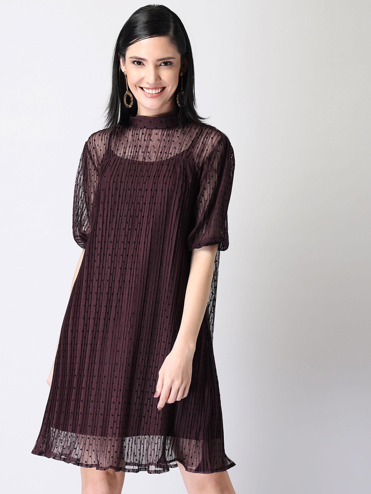 wine mesh pleated back tie shift dress