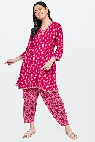 wine printed ethnic v neck 3/4th sleeves ankle-length women regular fit kurta pant set