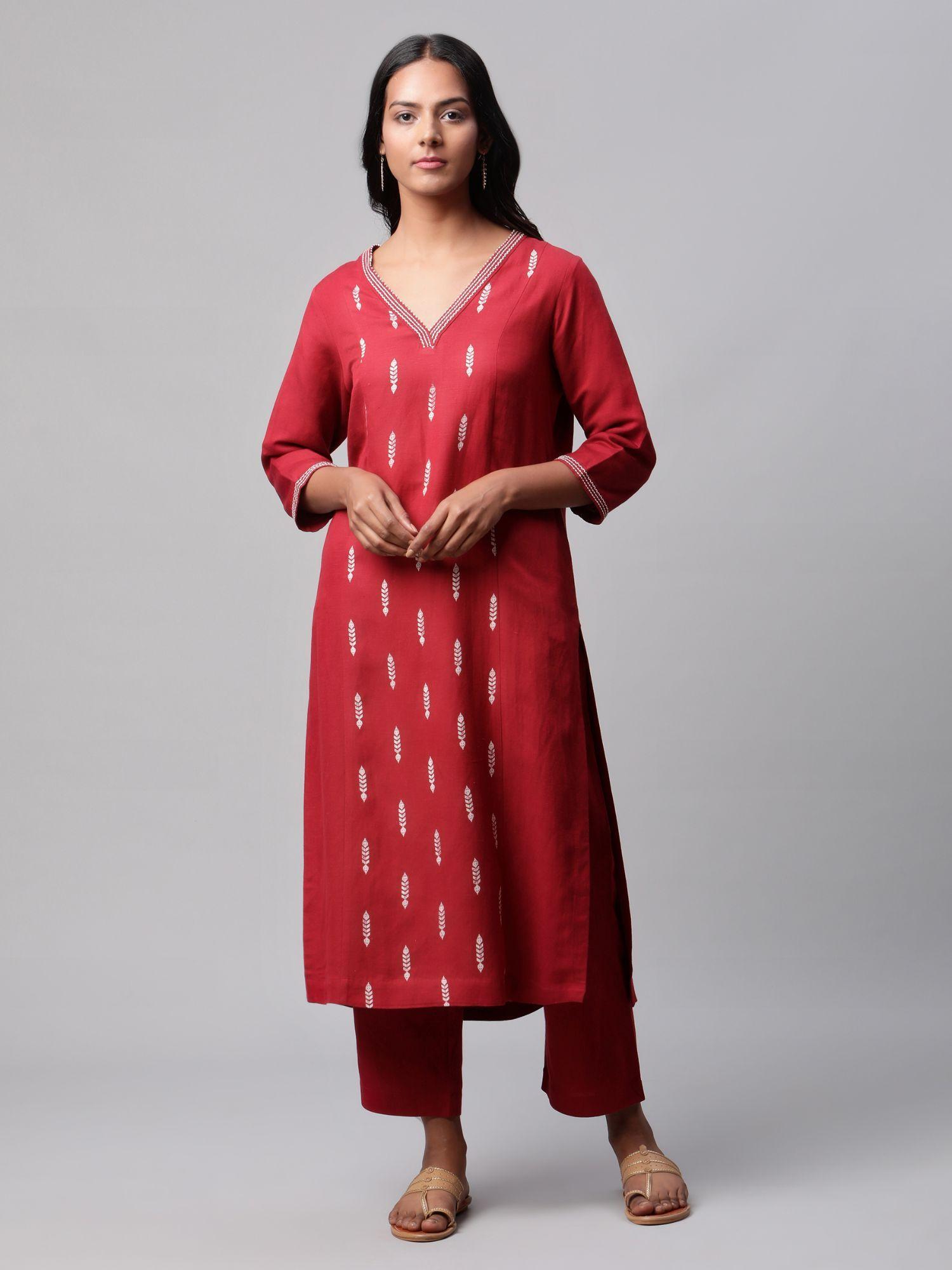 woman maroon panelled kurta