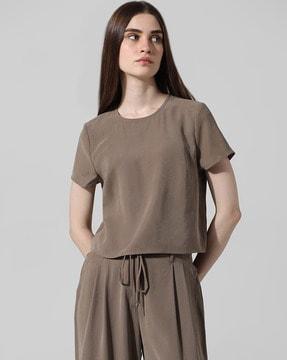 woman regular fit round-neck top