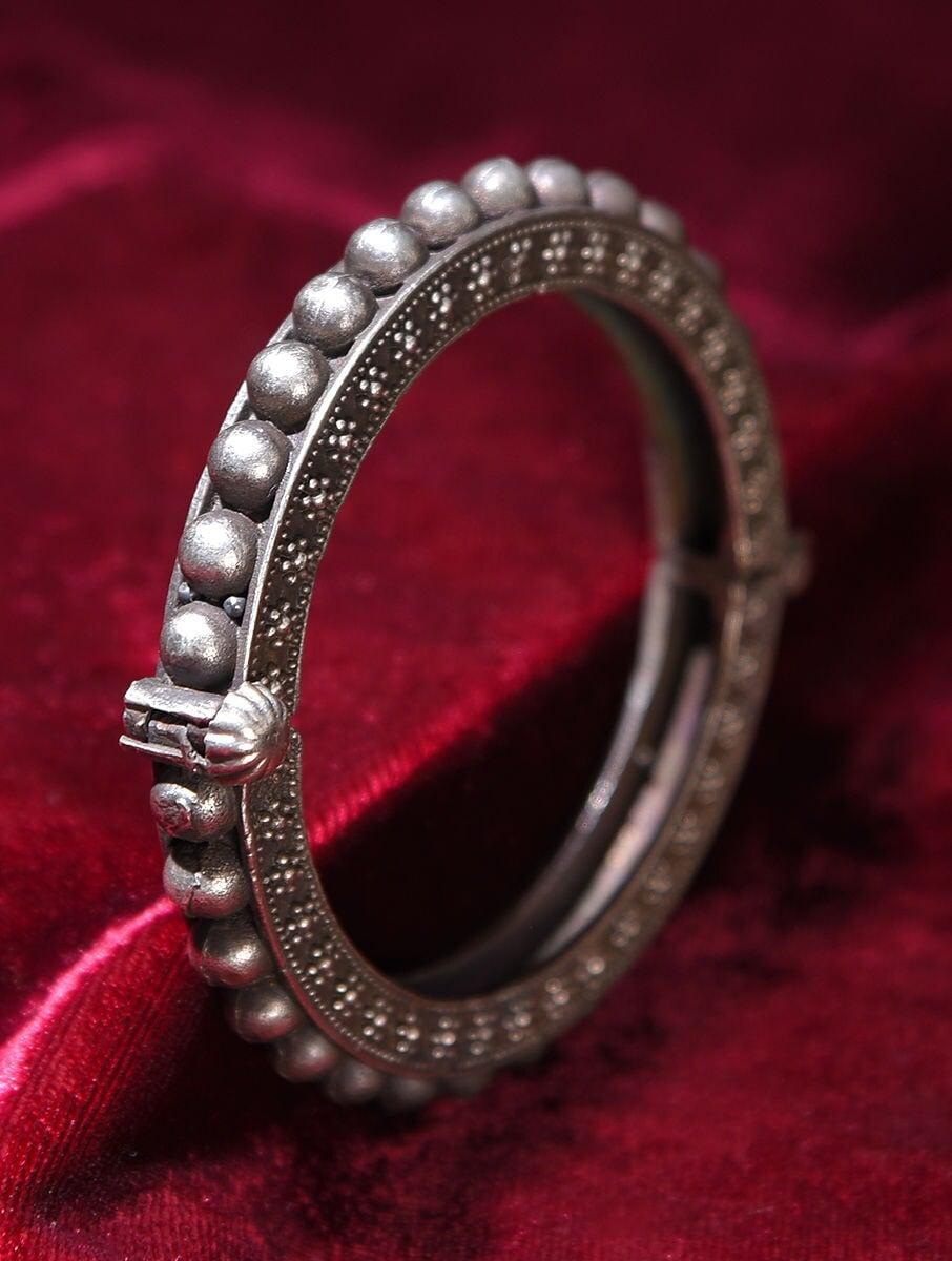women antique silver flexi brass bangles