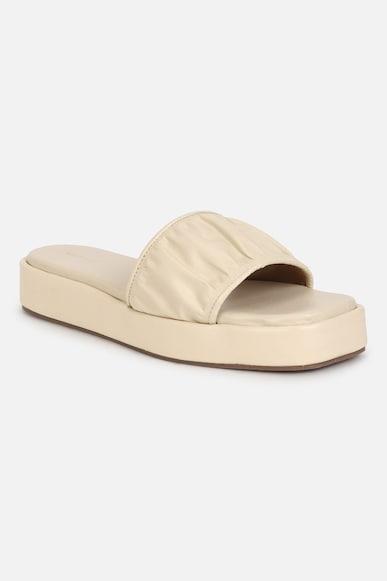 women cream casual sandals