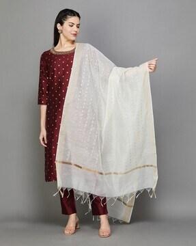 women embroidered dupatta with lace border