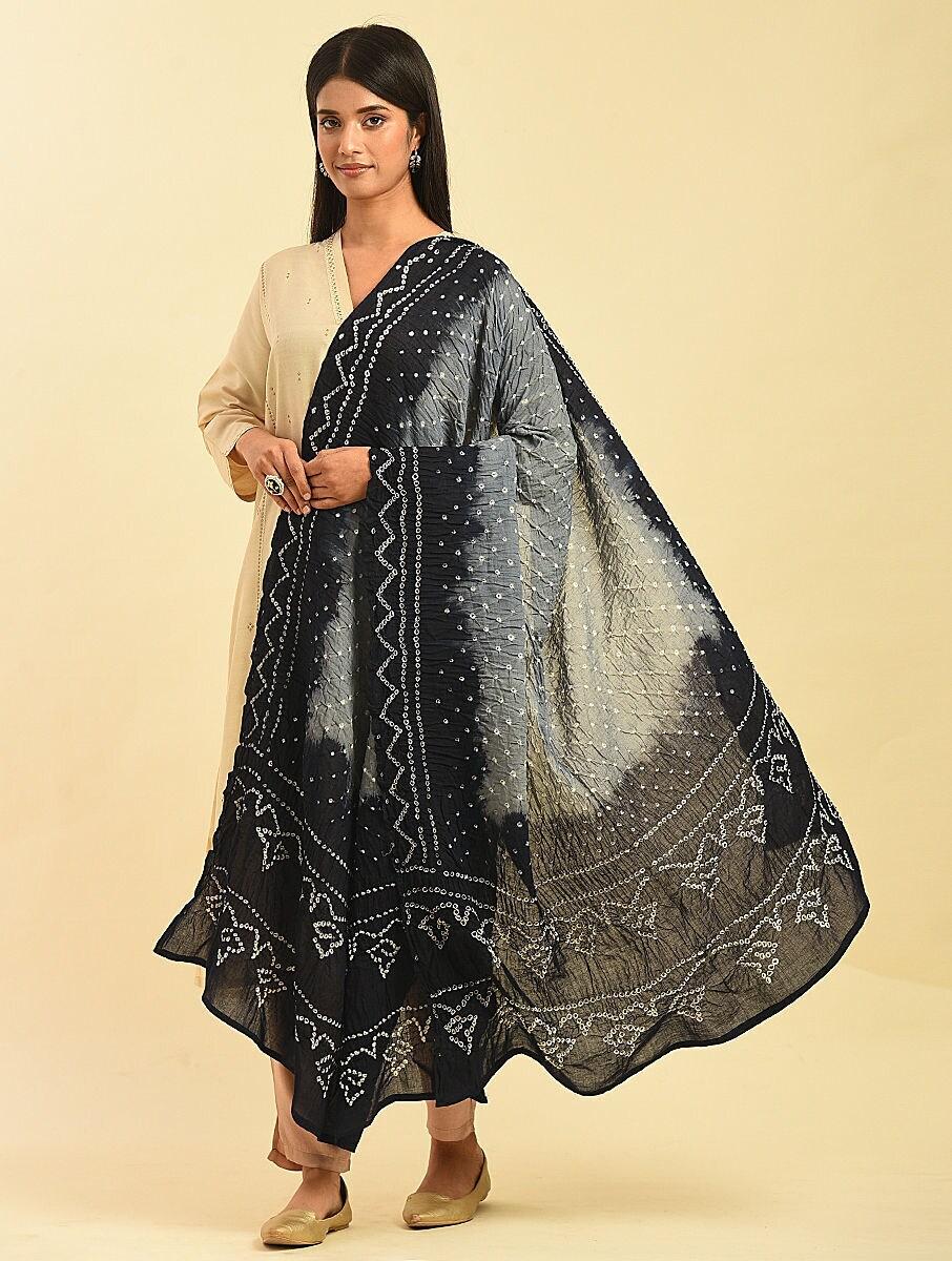 women grey cotton bandhani dupatta