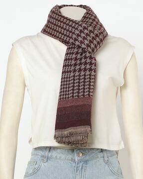 women houndstooth stole with frayed hems