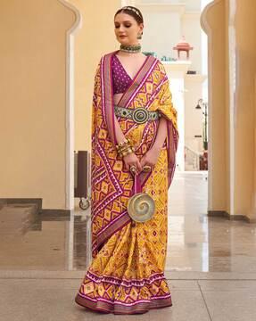 women ikat print saree with contrast border