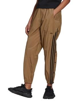 women joggers with slip pockets