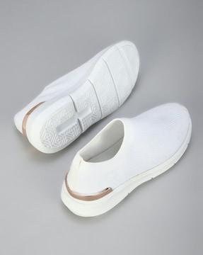 women knitted slip-on shoes