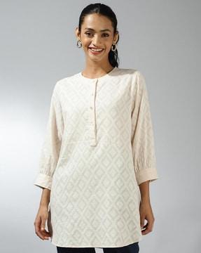 women printed relaxed fit tunic with curved hem