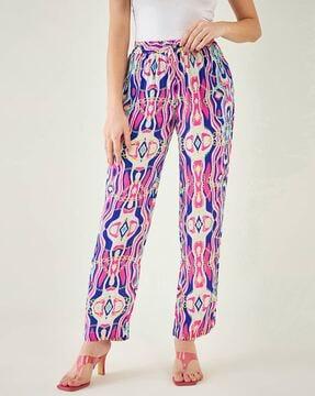 women printed straight fit pants with elasticated waistband