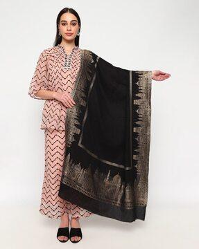 women printed woolen shawl