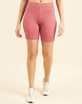 women shorts with mid rise waist