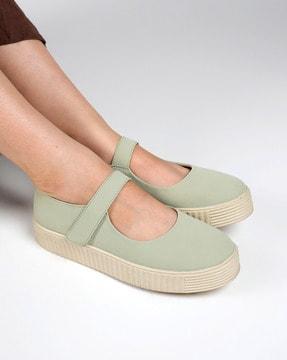women slip-on shoes with velcro-fastening