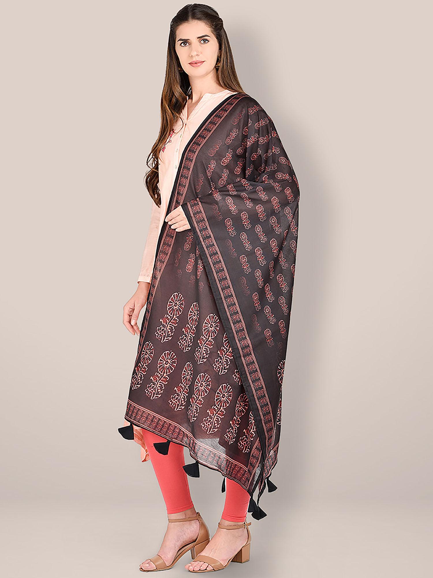 women's black and maroon floral kalamkari printed blended silk dupatta