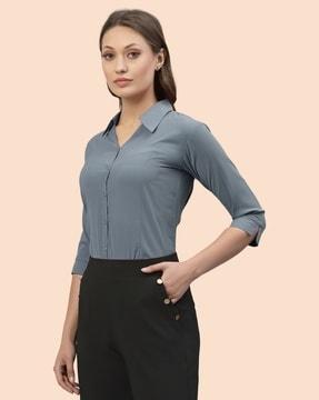 women's buttoned shirt with spread collar