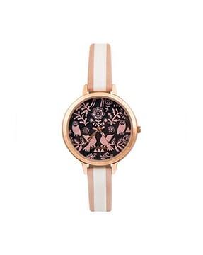 women analogue watch with leather strap