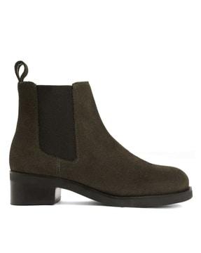 women ankle-length boots with stitched detail