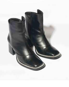 women ankle-length boots with stitched detail