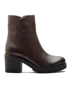 women ankle-length boots with zip closure