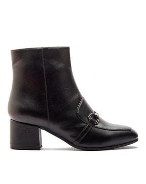 women ankle-length boots with zip closure