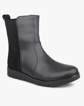 women ankle-length boots with zip-closure