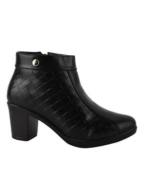 women ankle-length boots with zip-closure