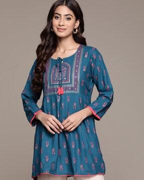 women applique round-neck flared kurti