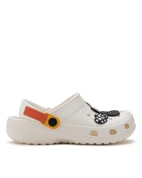 women applique round-toe clogs