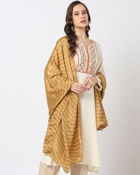 women bandhani print dupatta