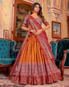 women bandhani print lehenga choli set with dupatta