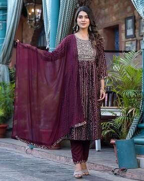 women bandhani print straight kurta with pants & dupatta