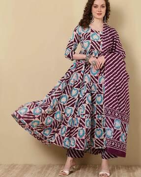 women batik print flared kurta with pants & dupatta