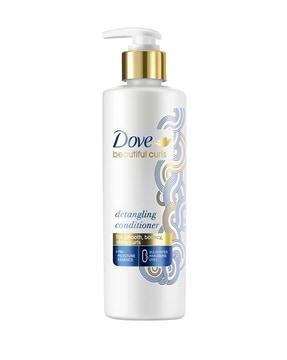 women beautiful curls detangling conditioner