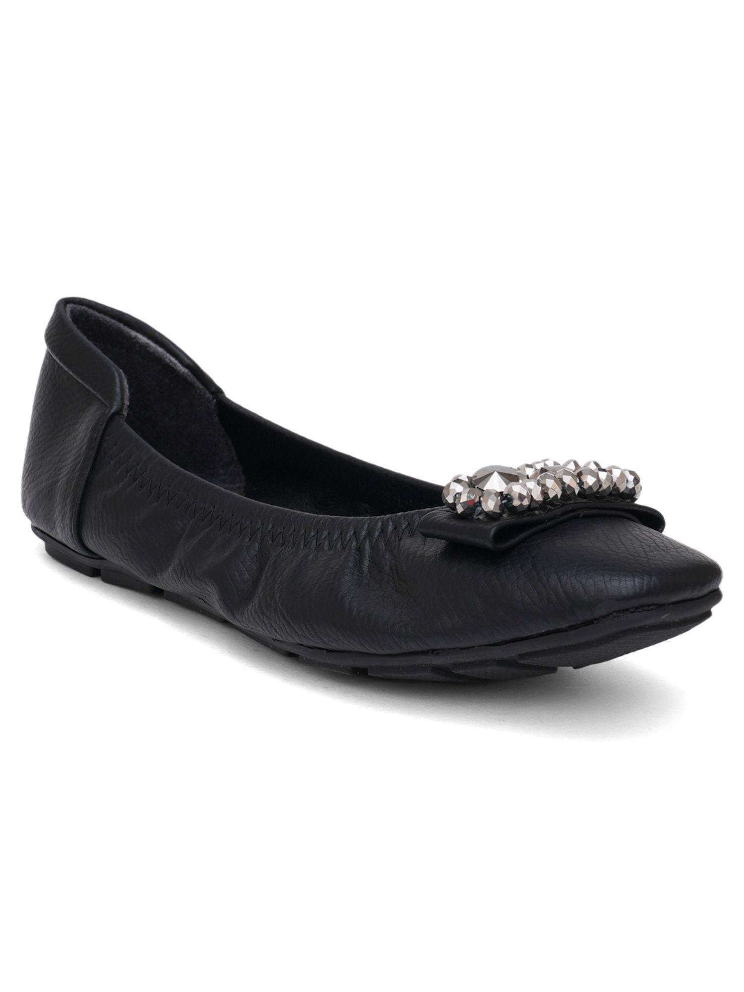 women black color ballerinas