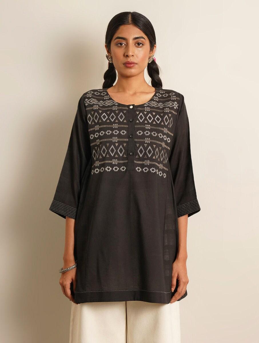 women black cotton printed round neck regular fit tunics