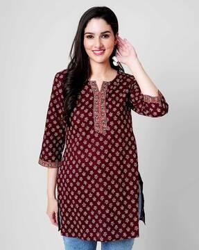 women block print fitted round-neck tunic