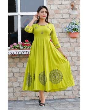 women block print round-neck gown