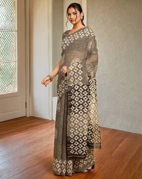 women block print saree with contrast border