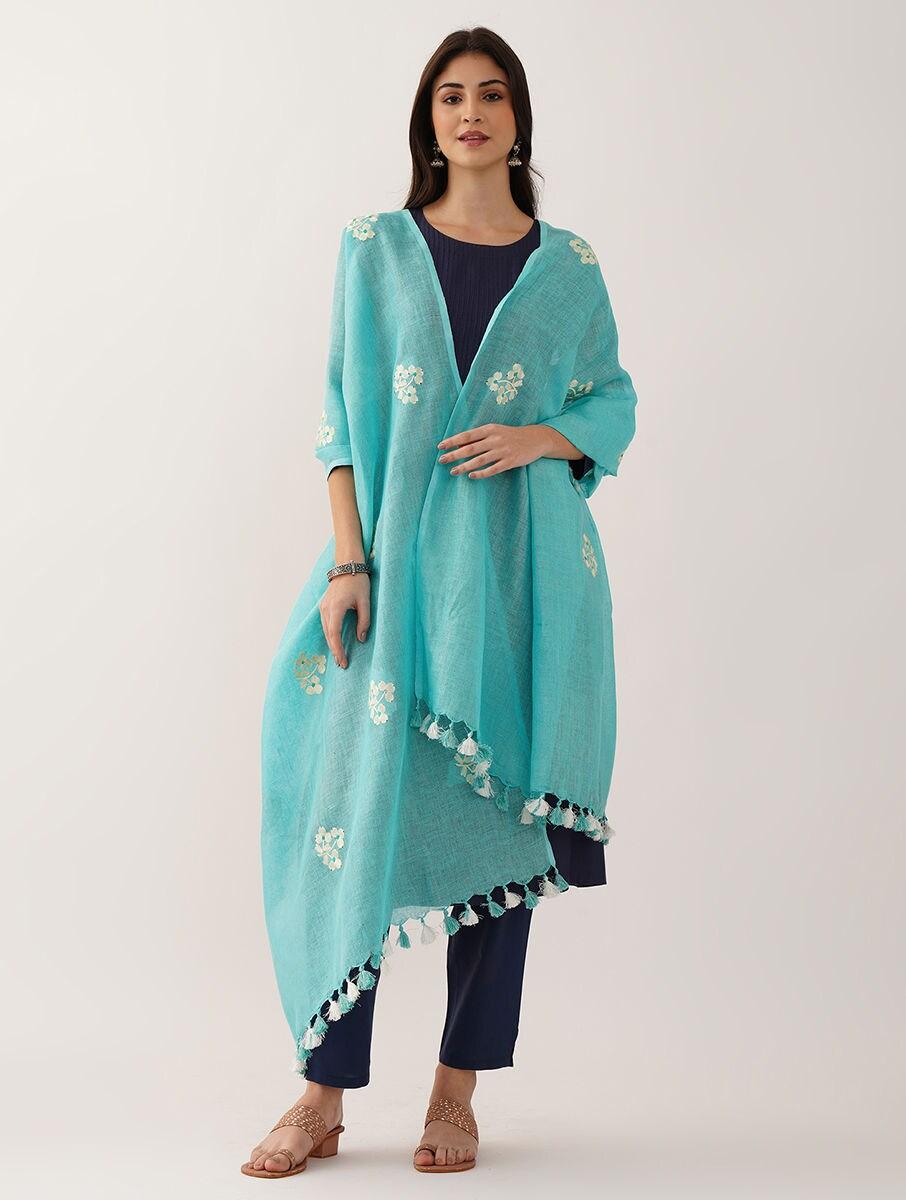 women blue dupatta