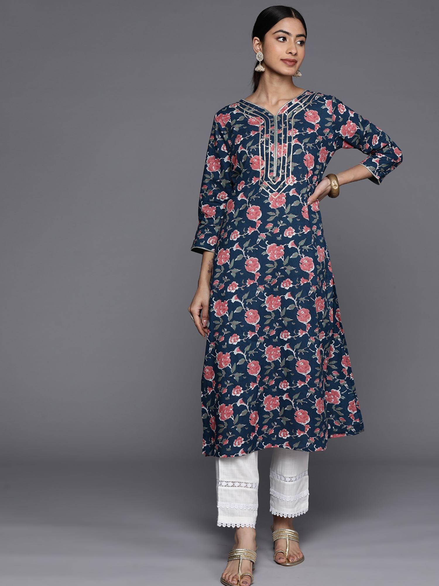 women blue floral printed kurta with v-neck , three quarter sleeves