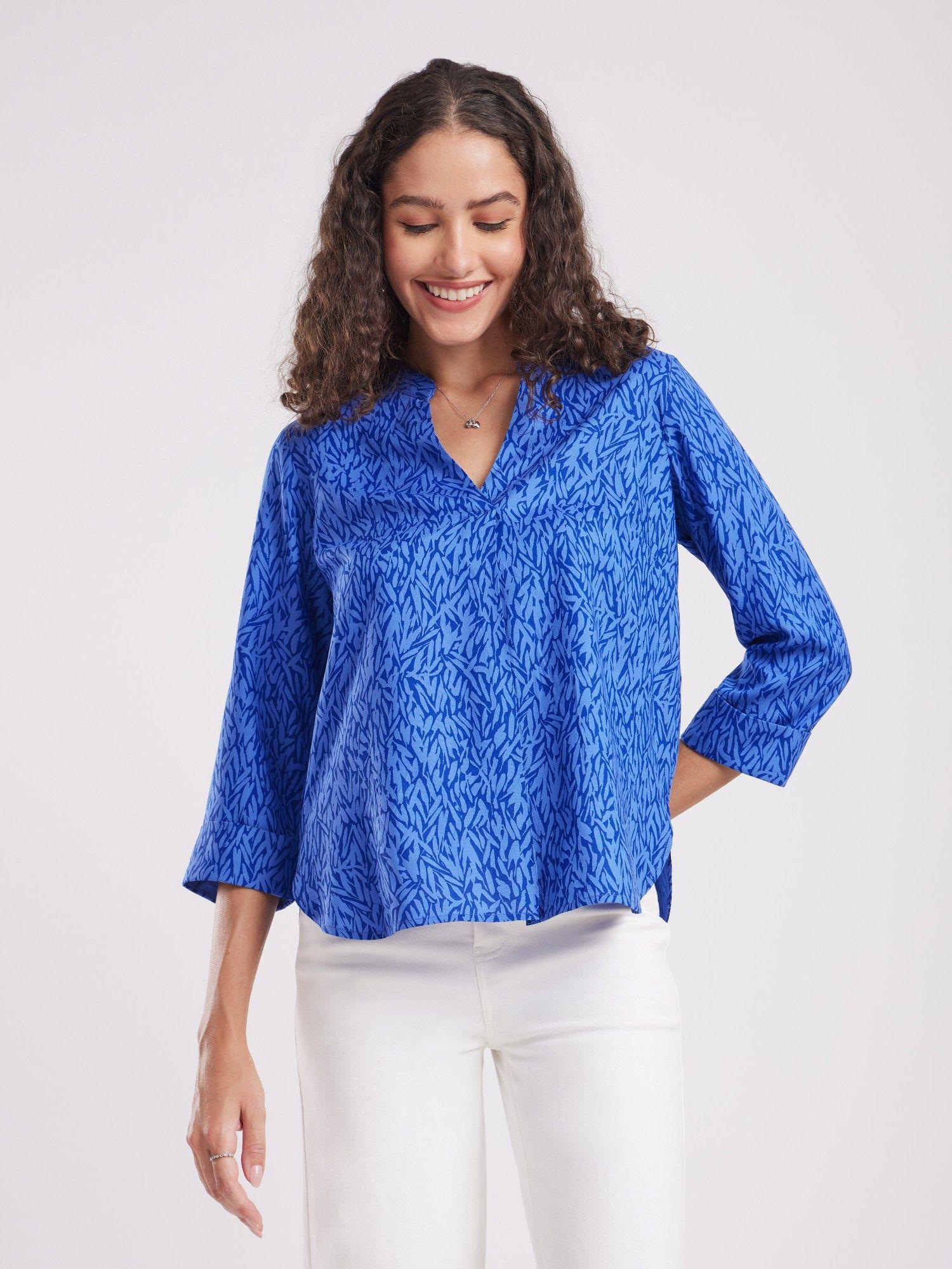 women blue printed top