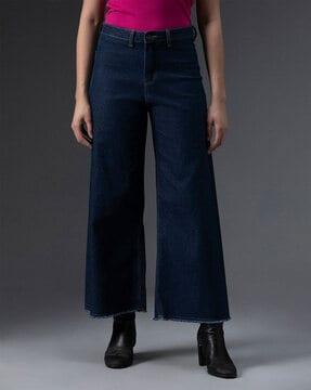 women bootcut jeans with 5-pocket styling