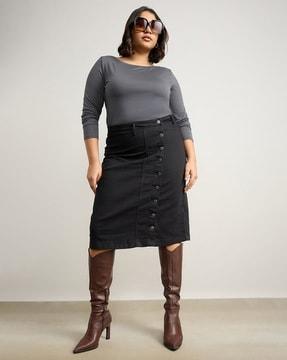 women button-front curve hug straight skirt