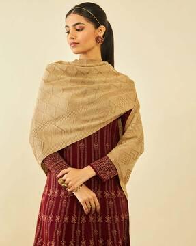 women cable-knit shawl